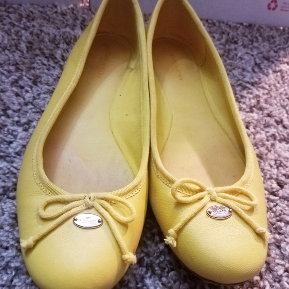 womens yellow flat shoes